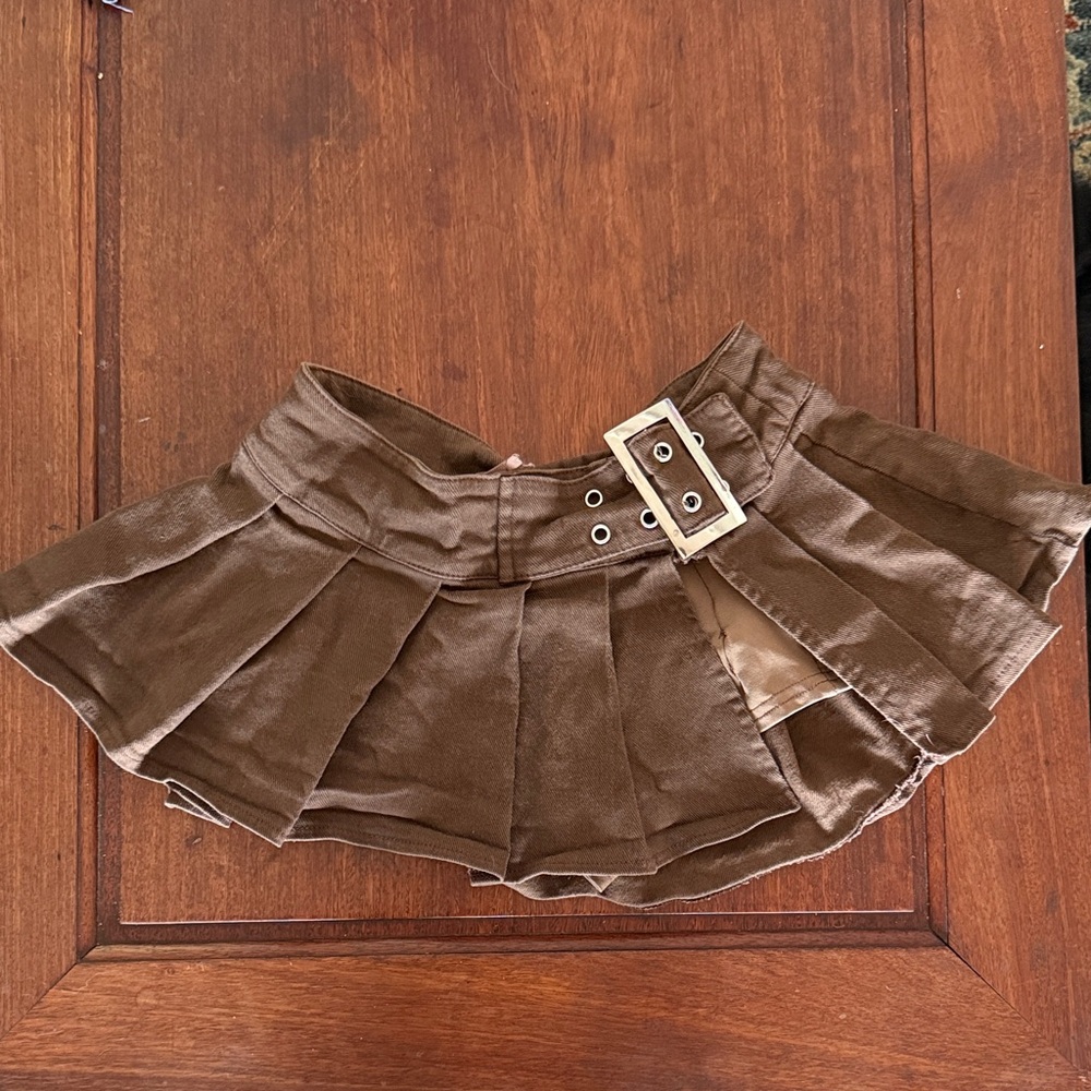Brown pleated mini skirt